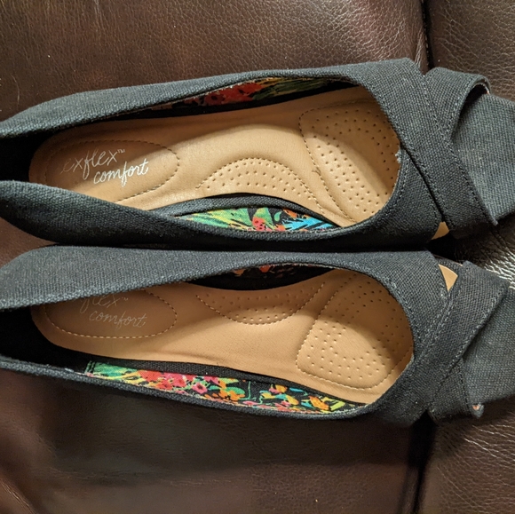 Black wedges with inside floral print - Picture 2 of 3